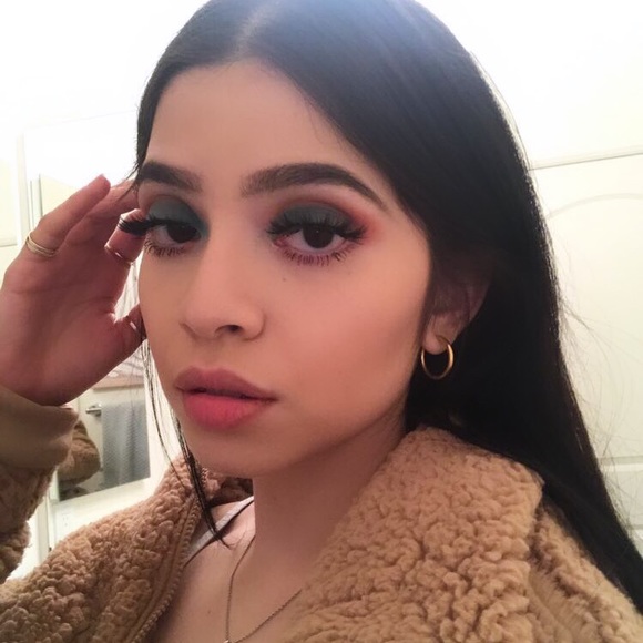 Meet your Posher, Giselle - Picture 1 of 1